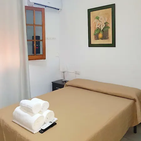 Hostel Yna Holiday Express Málaga