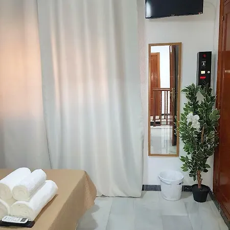 Hostel Yna Holiday Express Málaga
