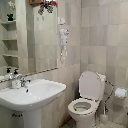 Yna Holiday Express Hostel *