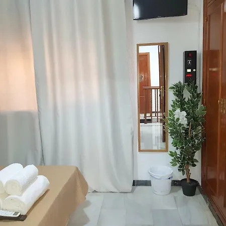 Yna Holiday Express Hostel *