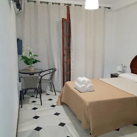 Hostel Yna Holiday Express Málaga