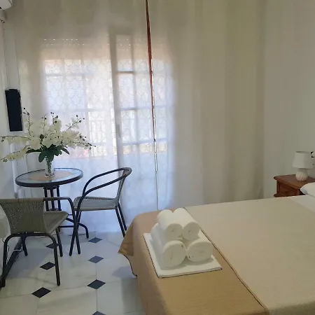 Yna Holiday Express Hostel Málaga